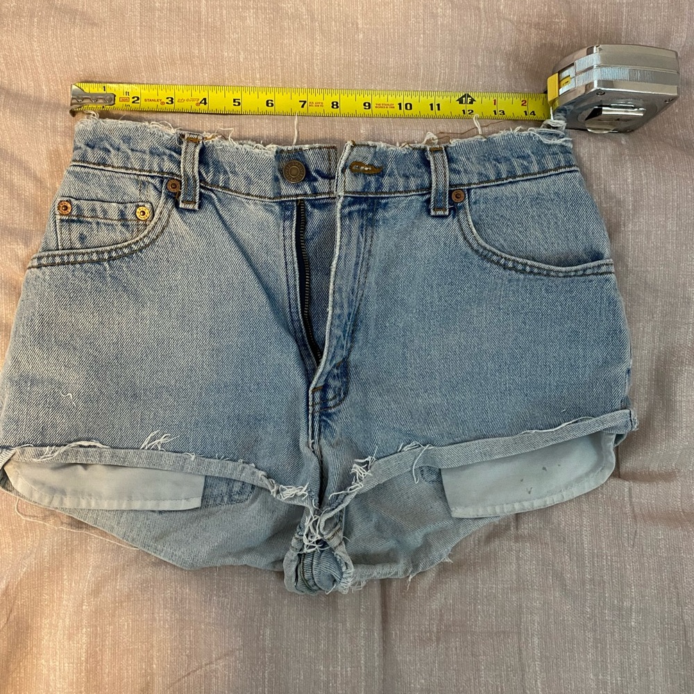 Levi’s 550-relaxed fit-tapered leg shorts